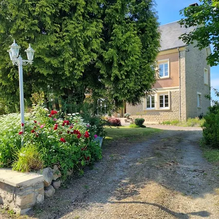 La Maison Du Mont Bed & Breakfast *